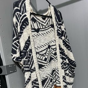 Torrid Size 2 / 3 Cardigan Short Sleeved Sweater